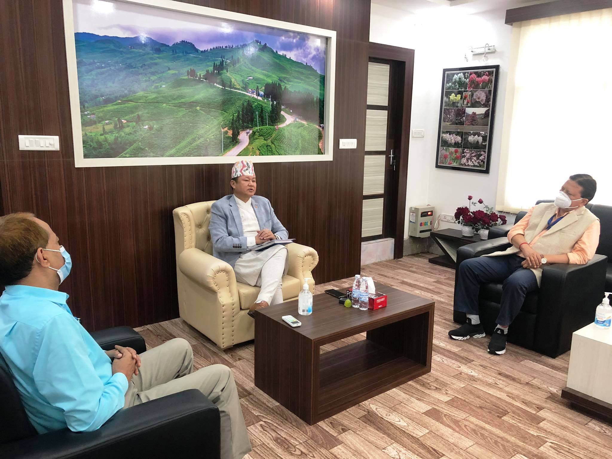कोभिड र अन्य विरामीहरुलाई छुट्टा–छुट्टै उपचार व्यवस्था मिलाउन निर्देशन