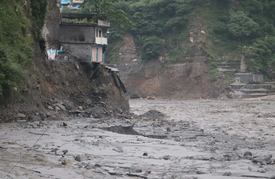 दार्चुलाको बाढी पहिरोमा परी पाँच जनाको मृत्यु, चार बेपत्ता