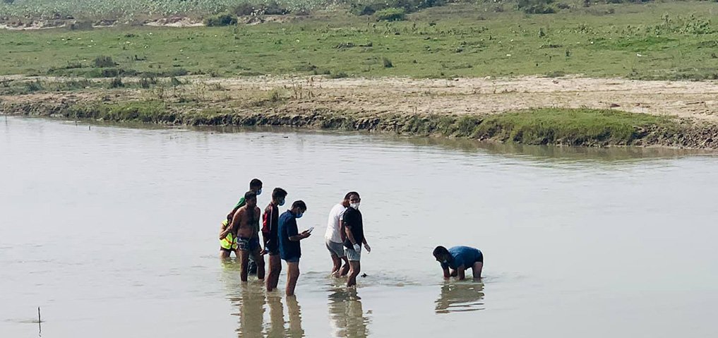 दुई दिनदेखि बेपत्ता प्रहरी जवानको शव नदी भित्र गाडेको अबस्थामा फेला
