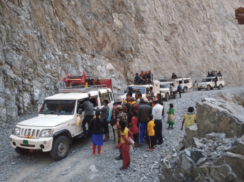 जाजरकोट ,डोल्पा सडक अवरुद्ध, बीचबाटोबाटै फर्किए पर्यटक