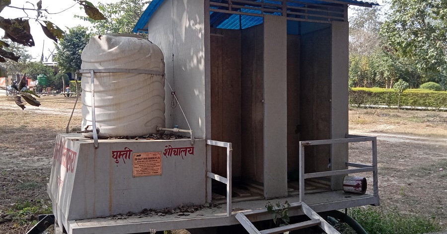 कवाडीझैँ थन्किए घुम्ती शौचालय