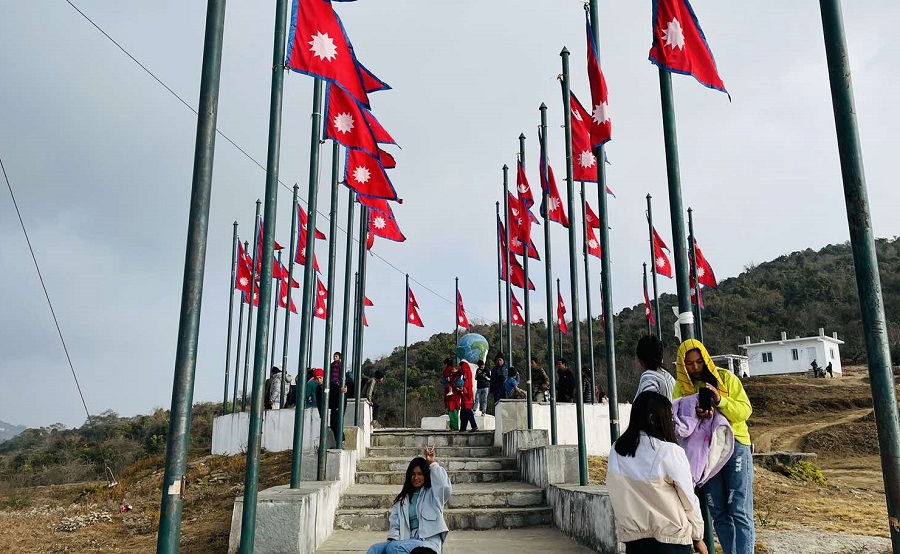 गुफाडाँडामा आन्तरिक पर्यटकको चहलपहल