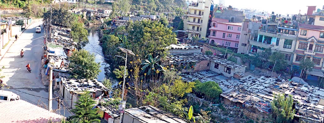 सुकुम्बासी बस्तीमा सधैँको सास्ती