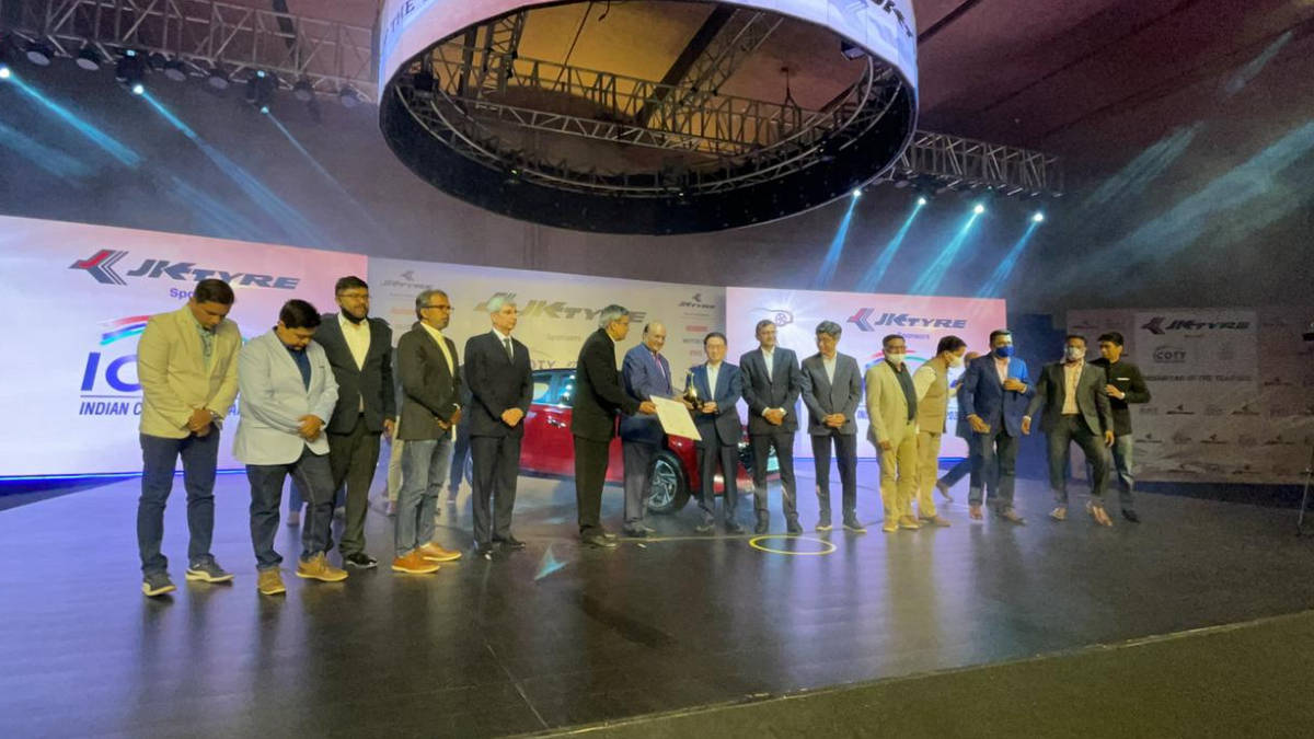 ‘हुन्डाई आई–२०’ ले जित्यो शानदार गाडीको उपाधि