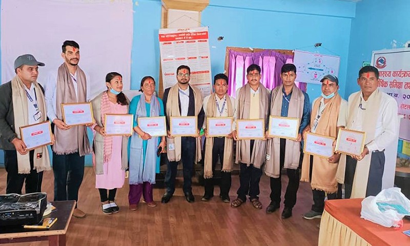 उत्कृष्ट स्वास्थ्यकर्मी पुरस्कृत