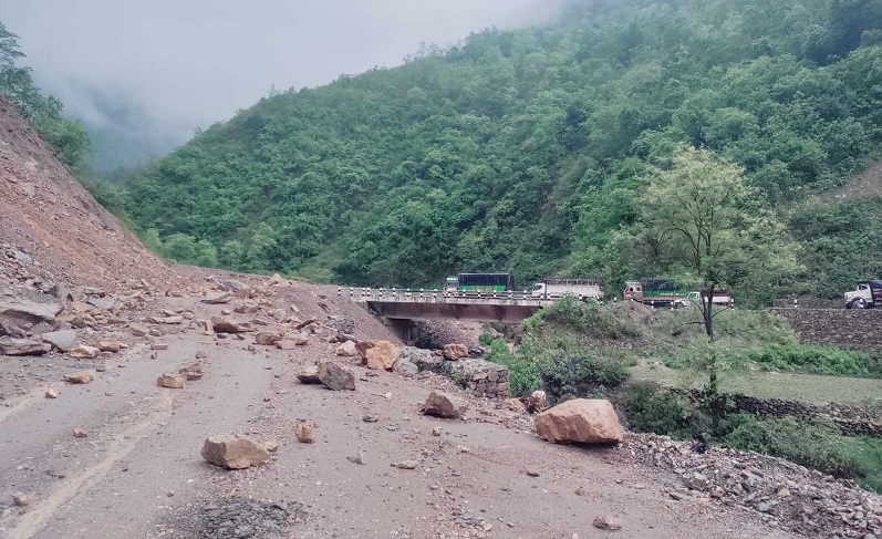 भोजपुरमा यातायात सेवा बन्द, दैनिक उपभोग्य वस्तु ढुवानीमा समस्या