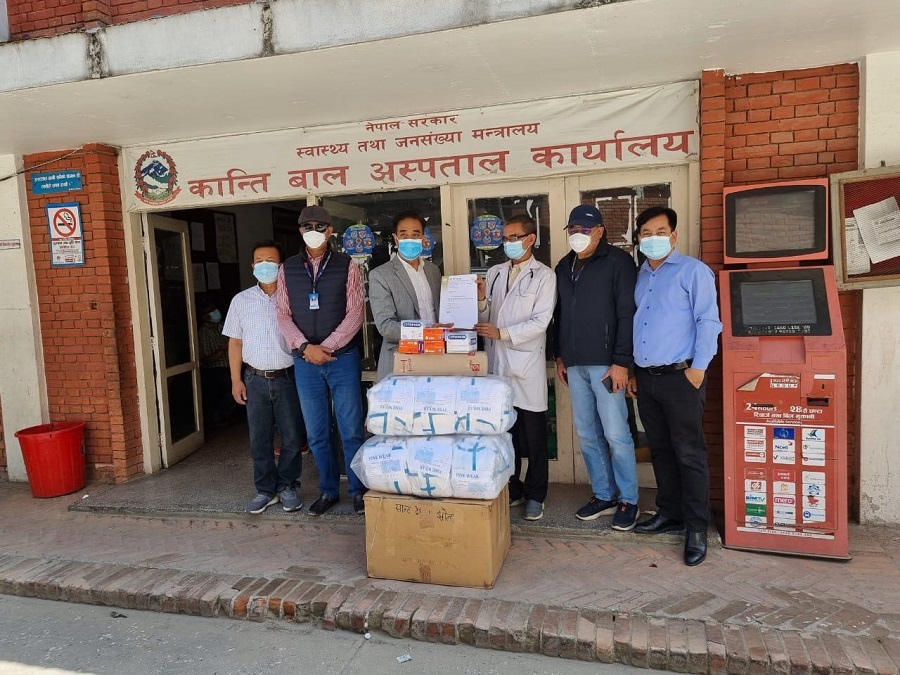 नेपाल चेम्बरद्वारा ६ सरकारी अस्पताललाई अत्यावश्यक स्वास्थ्य सामग्री वितरण