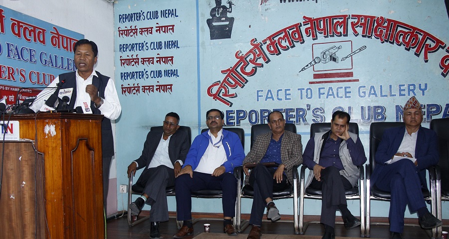 निजामती कर्मचारीको प्रश्न– निर्णय गर्नेलाई नायक बनाउने अनि काम गर्ने कर्मचारीलाई खलनायक ?