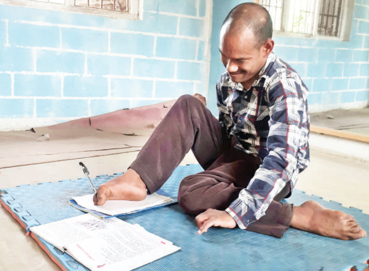खुट्टाले लेखेर एसईई पास गर्ने दृढता