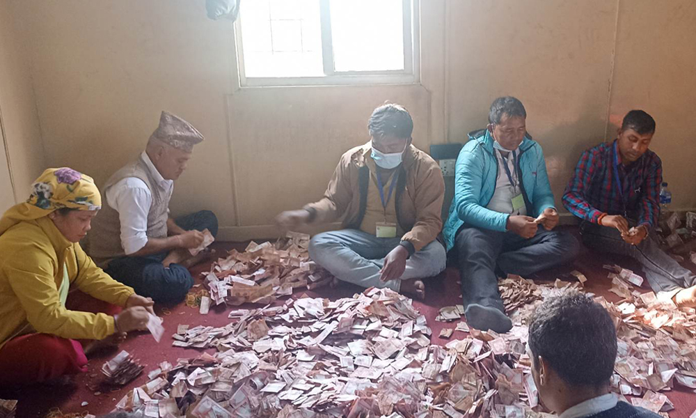 लुम्बिनीमा २ महिनामा आएको दान रकम गन्नमै पाँच दिन लाग्यो