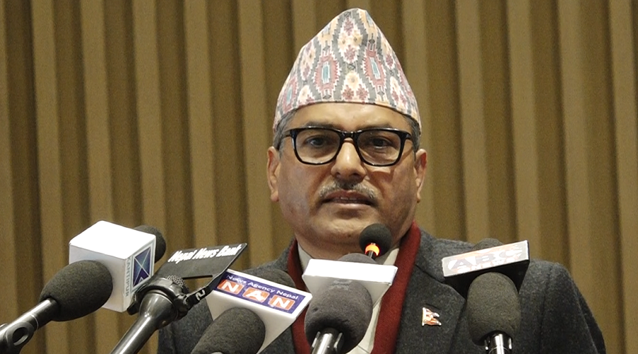 गभर्नरको स्पष्टीकरण ‘अर्थमन्त्री र गभर्नरबीच कुनै मनमुटाब छैन’