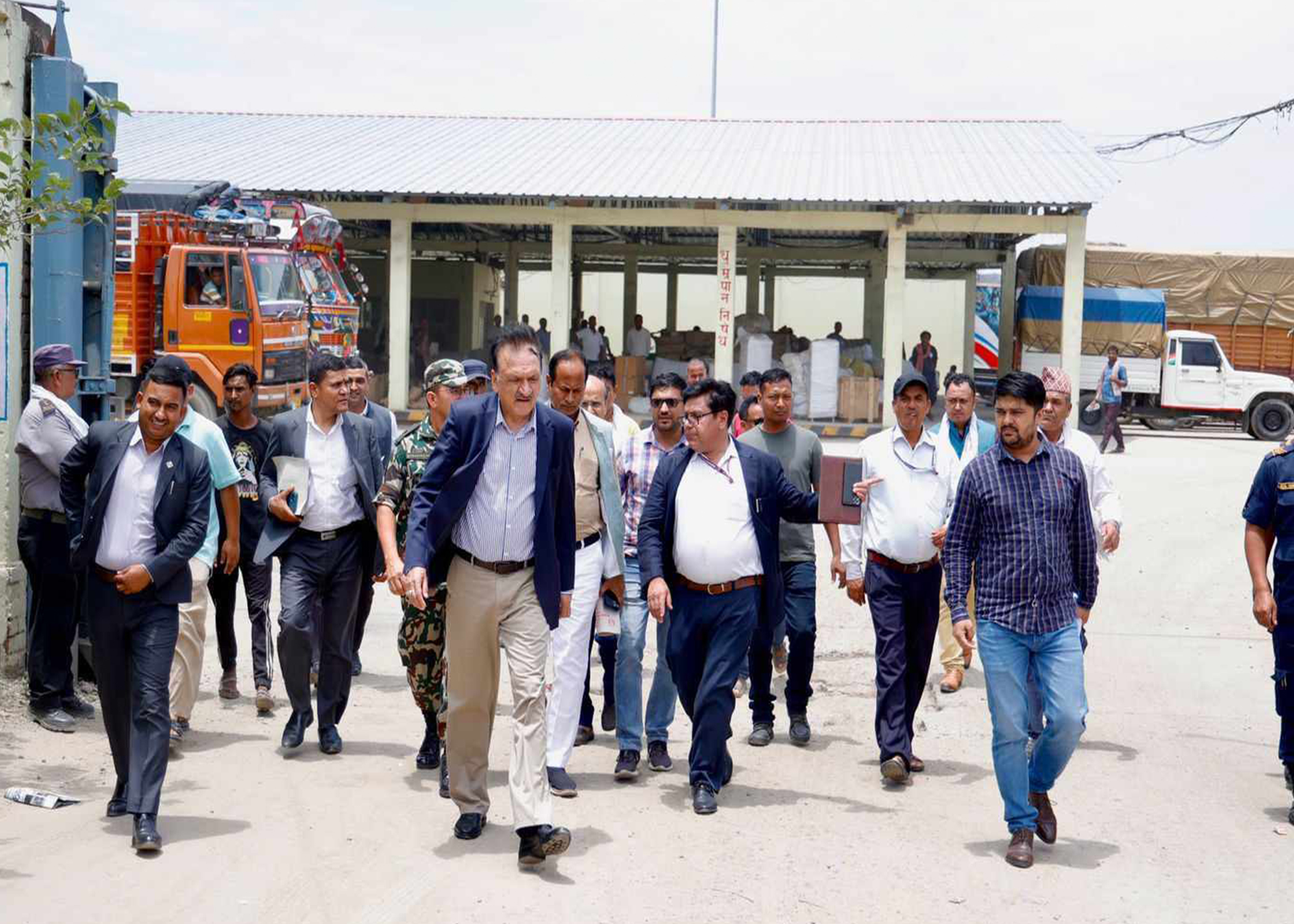 अर्थमन्त्रीको दौडधूप : अर्थतन्त्रको चिन्ता कि सार्वजनिक खपत ?