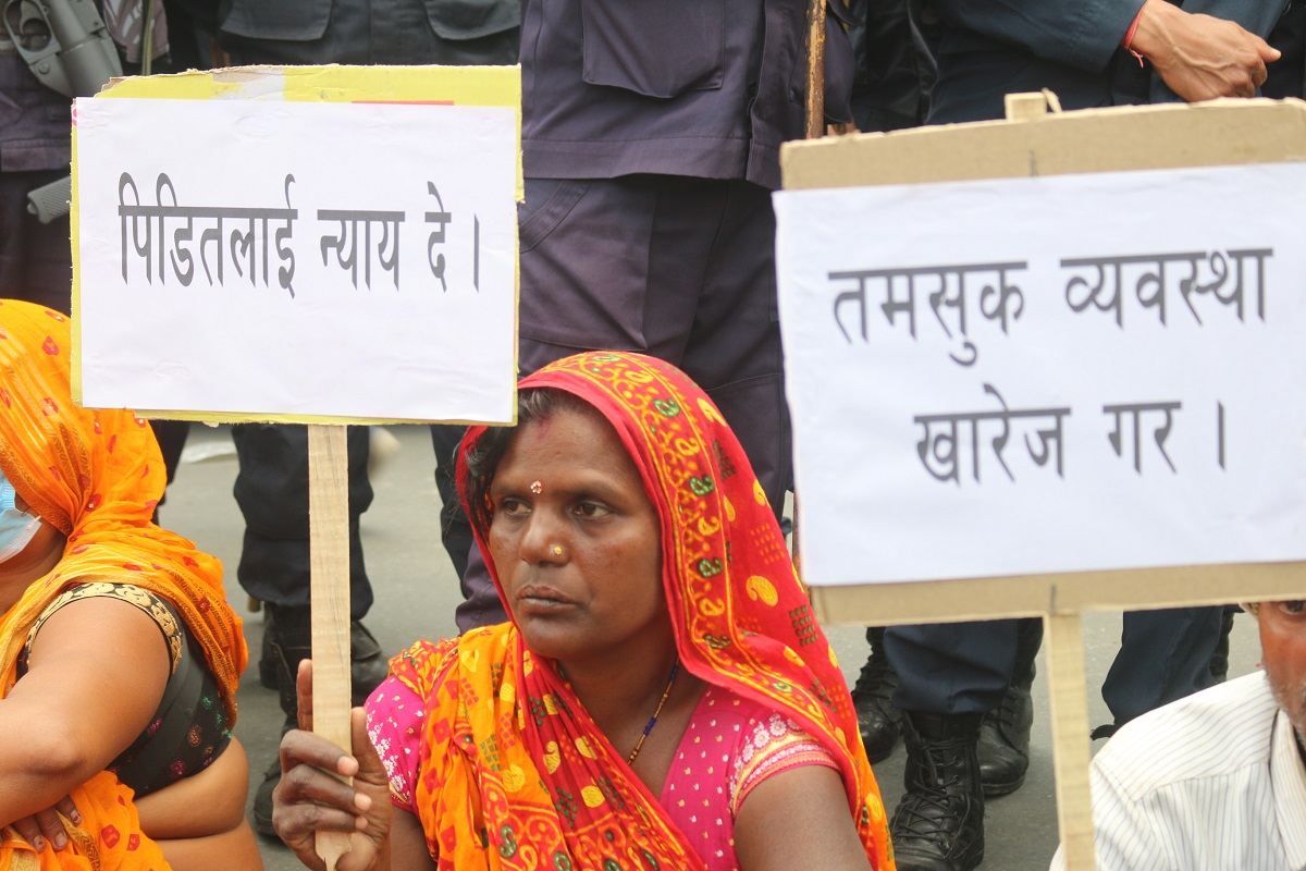 मिटर ब्याजी पीडतसँग गृहमन्त्रालयको टोलीको भेट