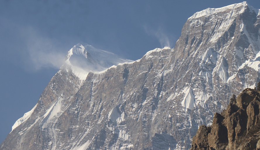 टल्कनै छाडे हिमालमा हिउँ