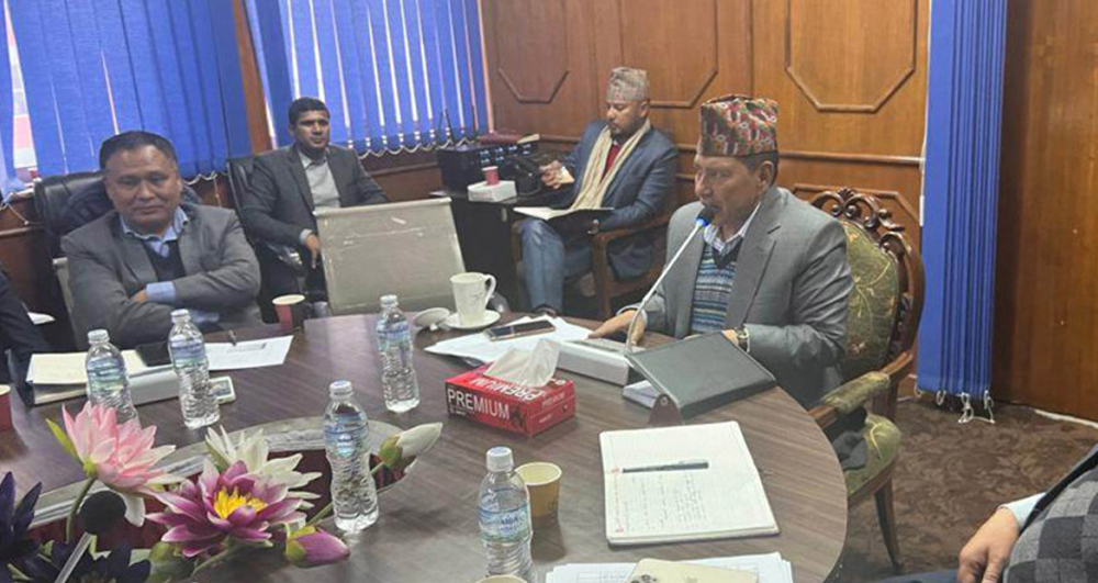 प्रचण्डका घरबेटी अधिकारीसहितका ठेकेदारले अलपत्र पारेका १५ सडक कुन–कुन हुन् ?