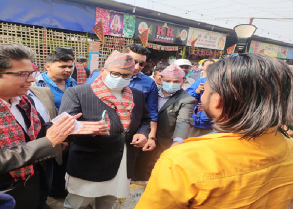एनएमबि बैंकको क्युआर कोड सब्जी फलफूल तथा गुद्री बजार बिराटनगरमा