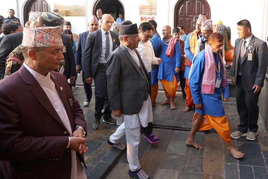 पशुपतिनाथ मन्दिर पुगेर दिए प्रधानमन्त्रीले सांकेतिक जवाफ