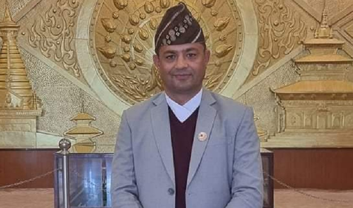 नर्सलाई कम पारिश्रमिक दिने संस्थाको नवीकरण हुँदैनः स्वास्थ्यमन्त्री गिरी