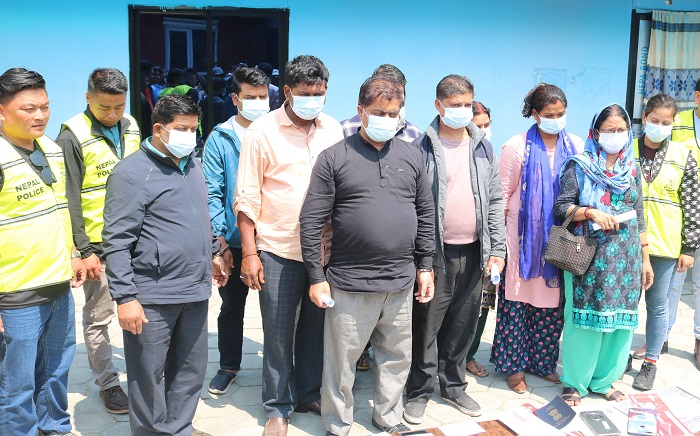 झुटा विवरण पेश गरी नेपाली नागरिकता लिने दश भारतीय पक्राउ