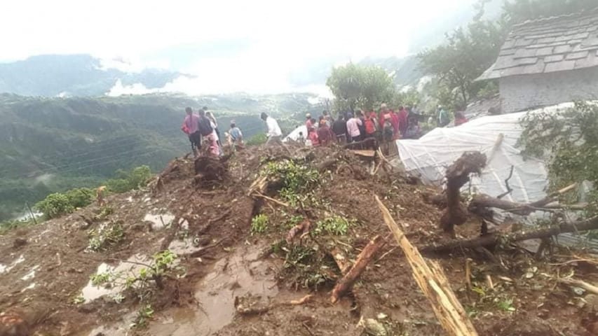 पहिरोमा पुरिएर मृत्यु हुनेको संख्या आठ पुग्यो, एक जना अझै बेपत्ता (अपडेट)