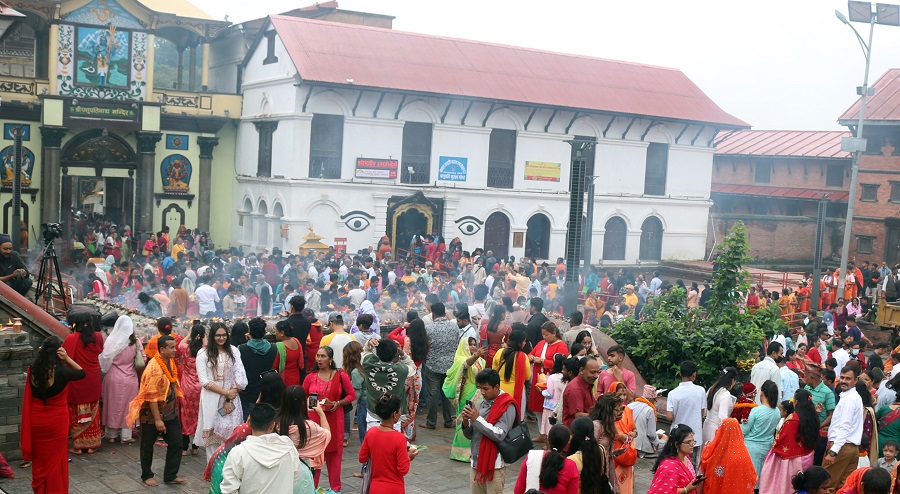 आज साउनको अन्तिम सोमबार, शिवालयमा भक्तजनको घुइँचो