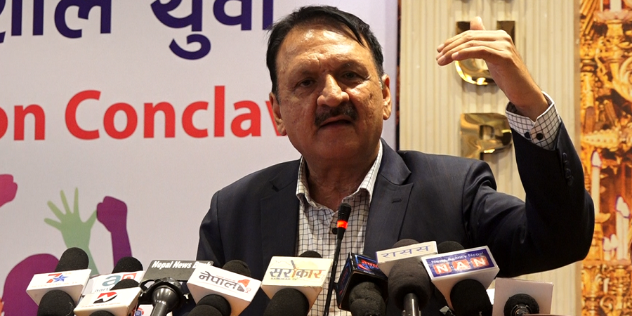 विदेश जाँदैमा सबै कुरा प्राप्त गर्न सकिँदैन, स्वदेशमै अवसर खोज्नुपर्छः  अर्थमन्त्री