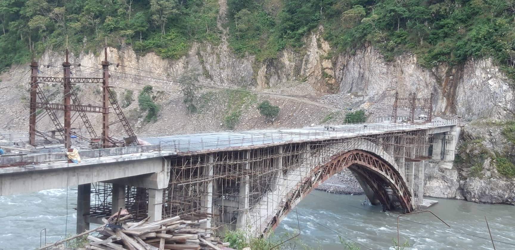 बहुचर्चित पक्की पुल निर्माण पुरा नहुँदै गाडी गुडाएपछि...