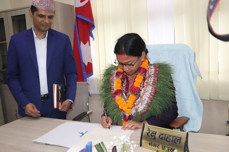 रेनु दाहालको पहिलो निर्णयः खानेपानी निःशुल्क, एक लाख बराबरको छोरी बीमा