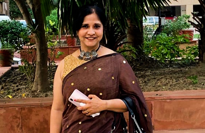 साडी लगाएर रेस्टुरेन्ट जाँदा दिल्लीमा बबाल !
