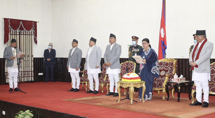 सभामुखद्वारा राष्ट्रपतिसमक्ष शपथ