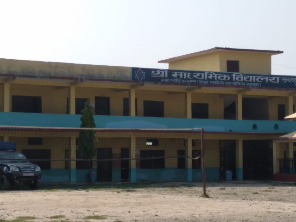 विद्यालयका लेखापाल शनिबार बिहानै बल्दै गरेको अवस्थामा फेला