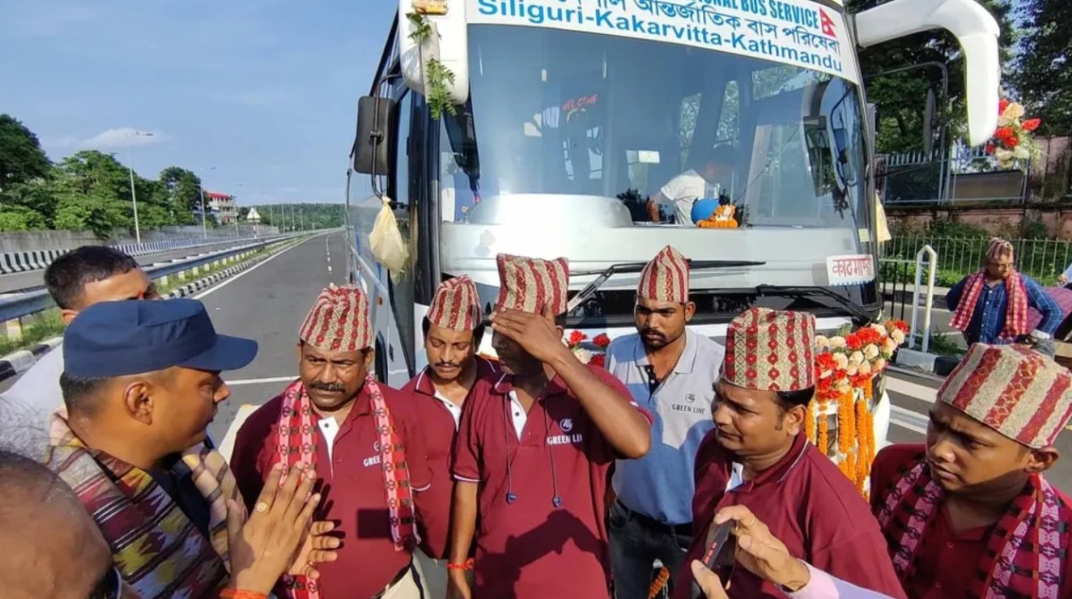 भारतीय नम्बर प्लेटमा सिलिगुडी–काठमाडौं बस सेवा सञ्चालन