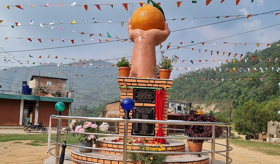 छ लाख लागतमा मनकामनामा सुन्तलाको प्रतिमा स्थापना