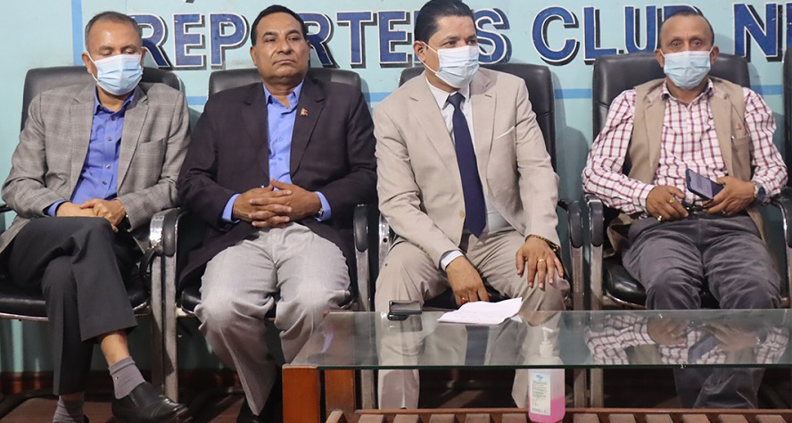 विद्यालय बन्द गर्ने कि नगर्ने ? सरोकारवालाहरु के भन्छन् ?