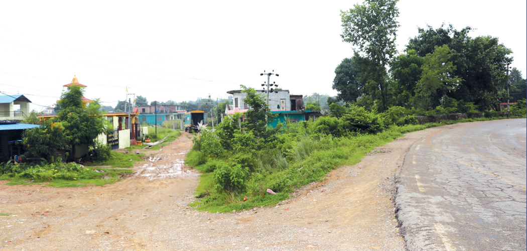 आश्रमको जग्गामा व्यक्तिको रजाईं, सम्बन्धित निकायको ध्यान गएन