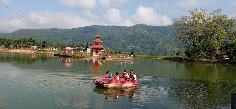पर्यटक तान्दै रामपुरको ‘तालपोखरा’