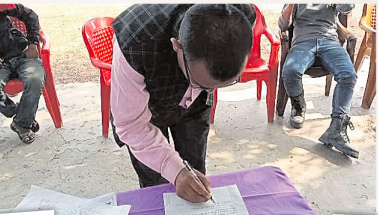 नेतालाई जनताले गराए तमसुक