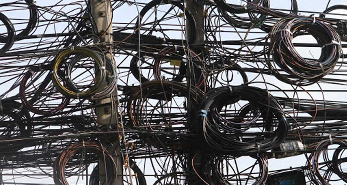 धमाधम हटाइँदै काठमाडौं महानगरका अव्यवस्थित तार