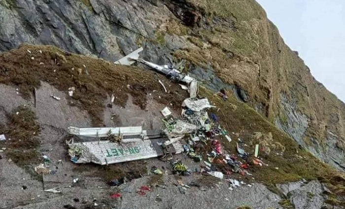 दुर्घटना भएको जहाजका भग्नावशेष सङ्कलन