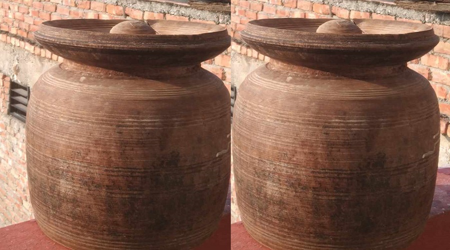 हराउँदै छन् काठका ठेकी