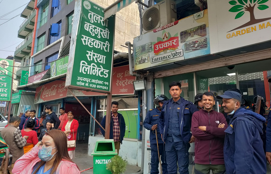 तुलसी बहुमुखी सहकारीका बचतकर्ता आन्दोलित, कर्मचारी भन्छन्, ‘तत्काल बचत फिर्ता हुँदैन’