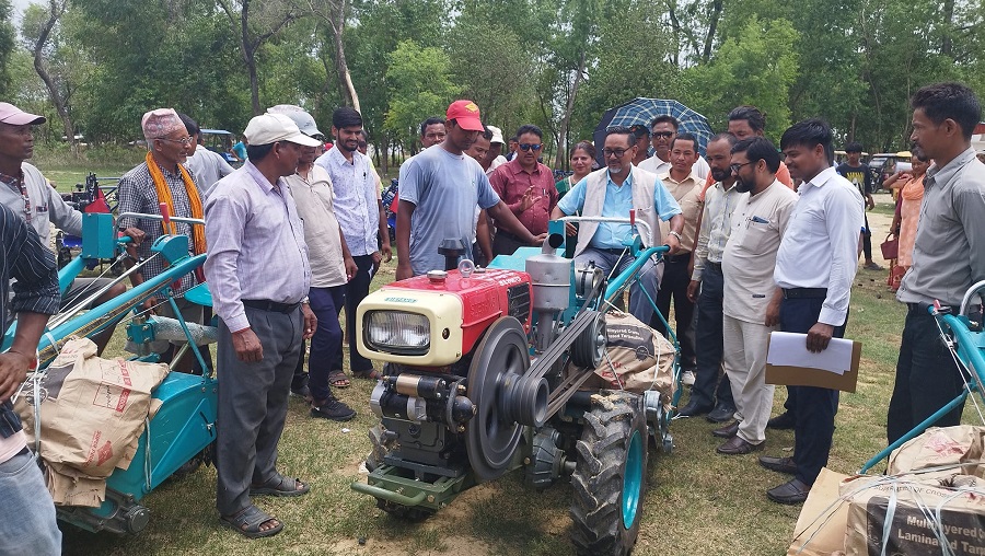 किसानलाई अनुदानमा कृषि उपकरण