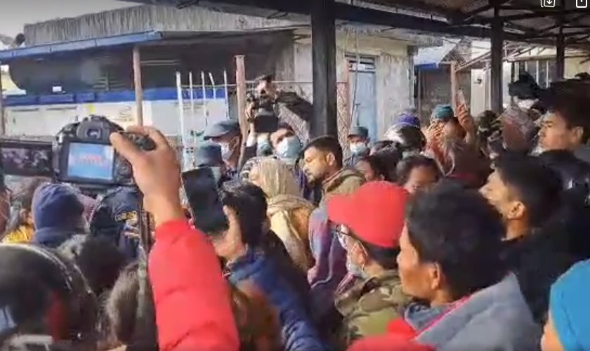 विमान दुर्घटनामा मृत्य भएका आफन्तलाई शव बुझ्नै सास्ती