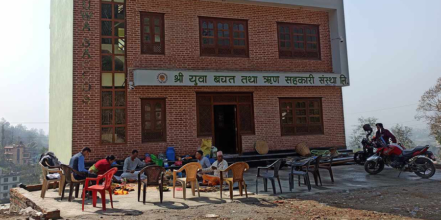 भक्तपुरको युवा सहकारीले लम्पीपीडित किसानलाई राहत दिने