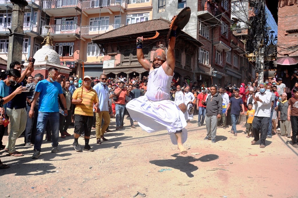 मल्लकालीन युद्धको झल्को दिने खाँ पिहाँवईगु जात्रा