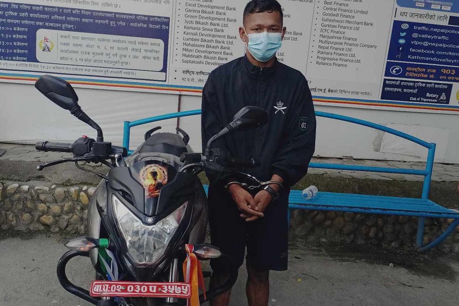 मोटरसाइकल चोरीमा संलग्न धनबहादुर पक्राउ