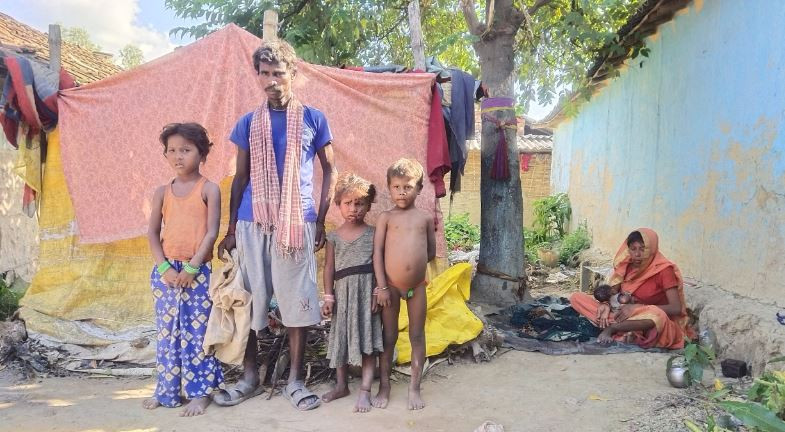 शरीरमा कपडा छैन, बास कतिबेला उठ्ला भन्ने चिन्ताले सताउँछ मरिक र सदा परिवारलाई