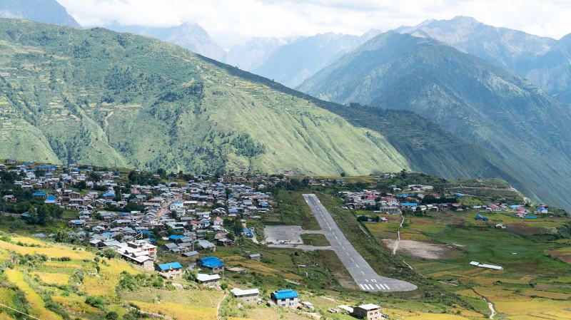 एयरलाइन्सले नियमविपरीत उडान गर्दा पहुँचका भरमा हवाई टिकट
