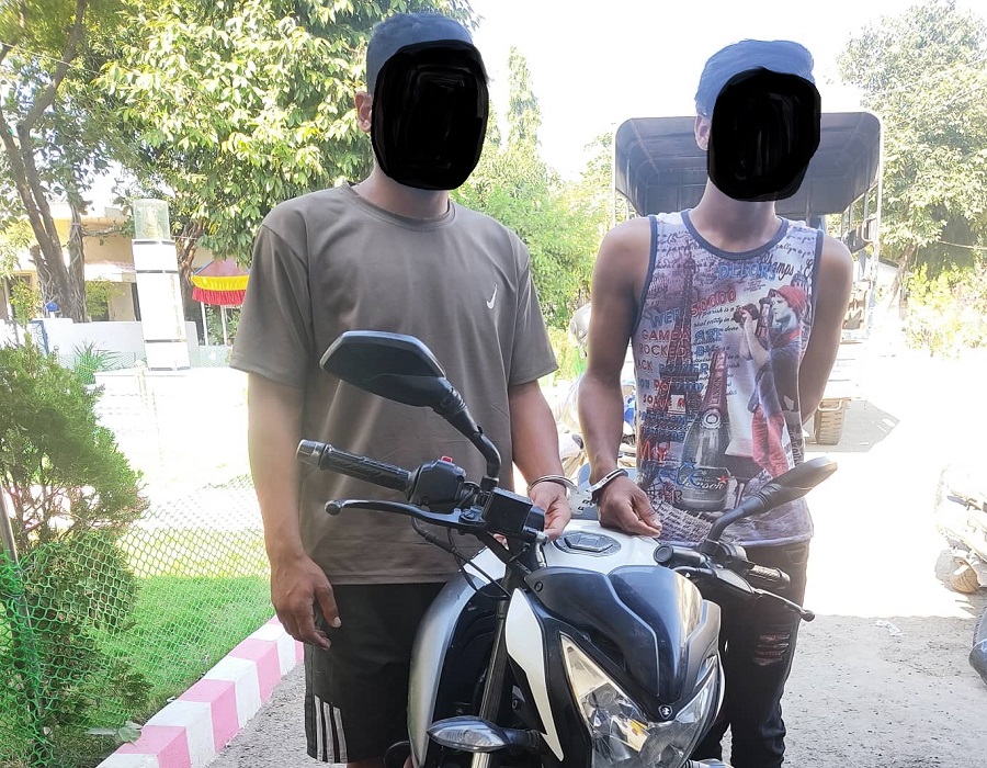 मोटरसाइकल चोरीको आरोपमा दुई जना पक्राउ